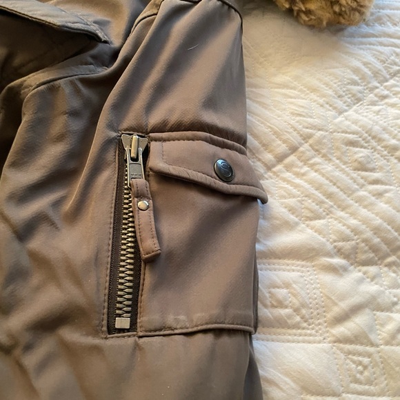 Women's Utility Jacket in Olive Green - Picture 6 of 10